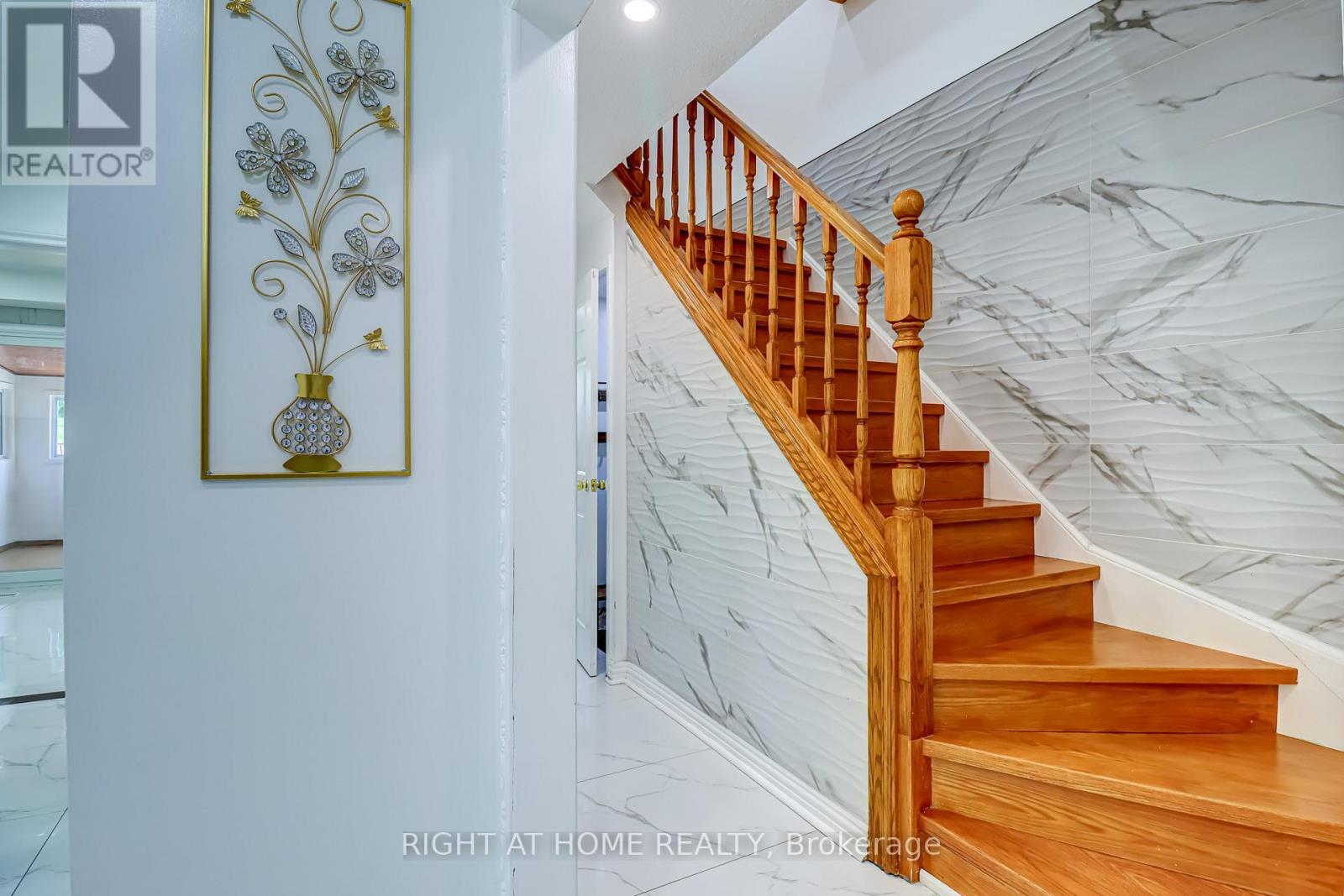 63 Cog Hill Drive, Vaughan (Glen Shields), Ontario L4K 1M6 - Photo 7 - N12312211