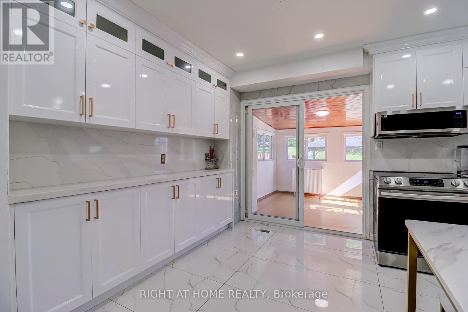 63 Cog Hill Drive, Vaughan (Glen Shields), Ontario L4K 1M6 - Photo 9 - N12312211