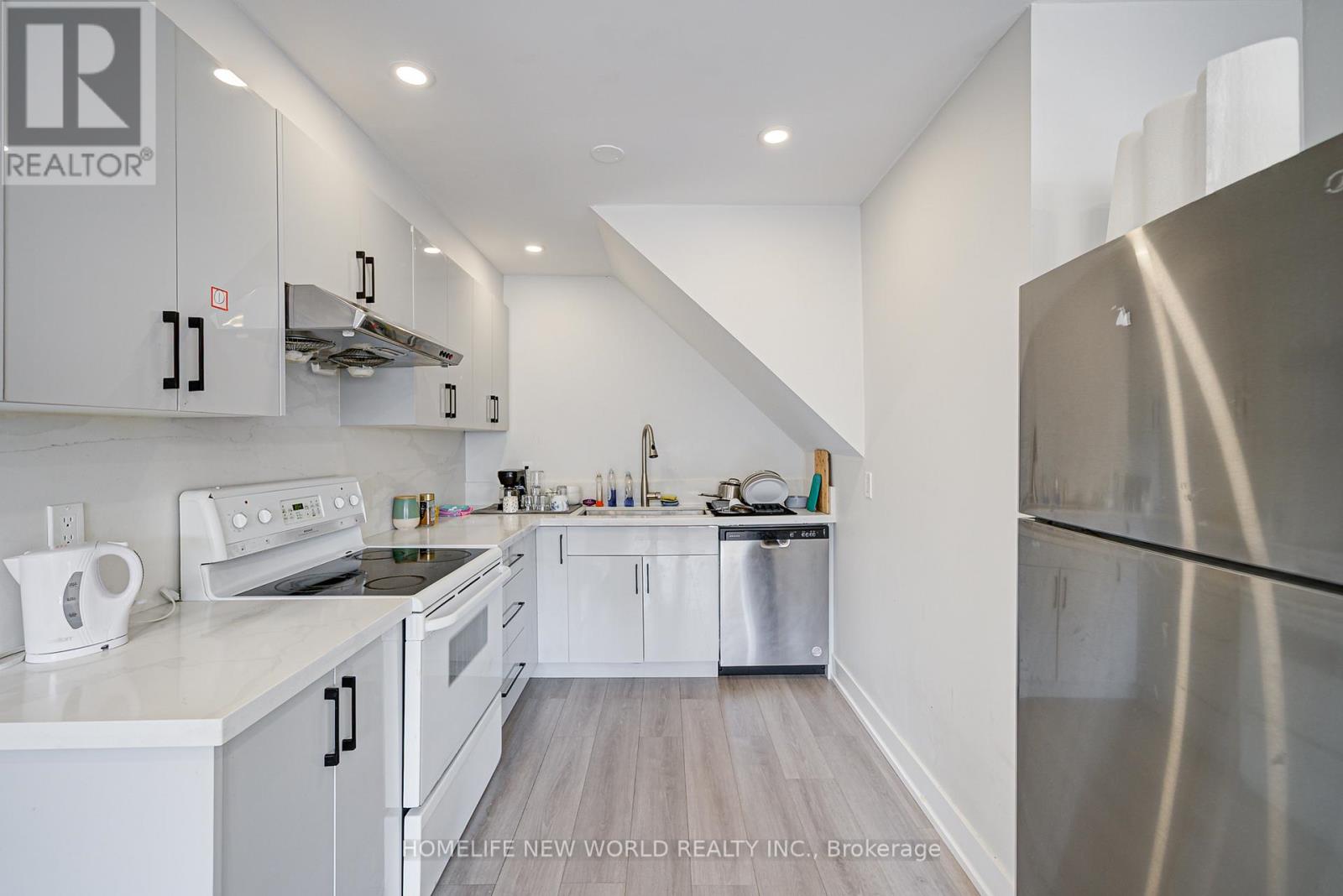 B - 133 Jefferson Avenue, Toronto, Ontario  M6K 3E4 - Photo 19 - W12312201