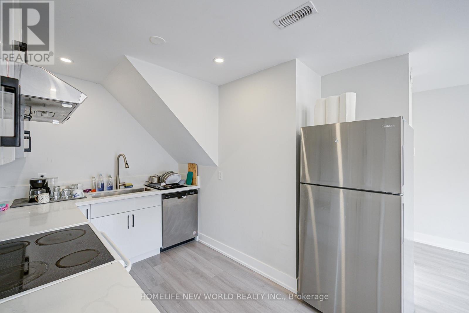 B - 133 Jefferson Avenue, Toronto, Ontario  M6K 3E4 - Photo 21 - W12312201