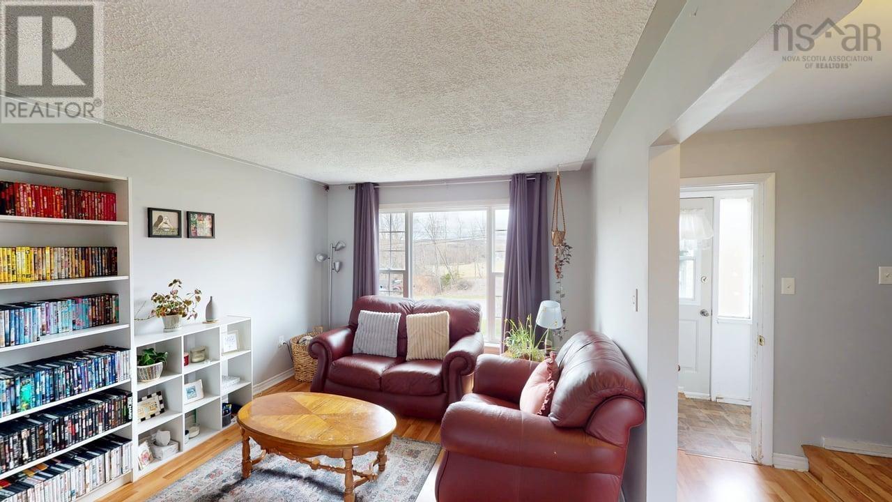 28 Weir Avenue, Stellarton, Nova Scotia  B0K 1S0 - Photo 4 - 202509187