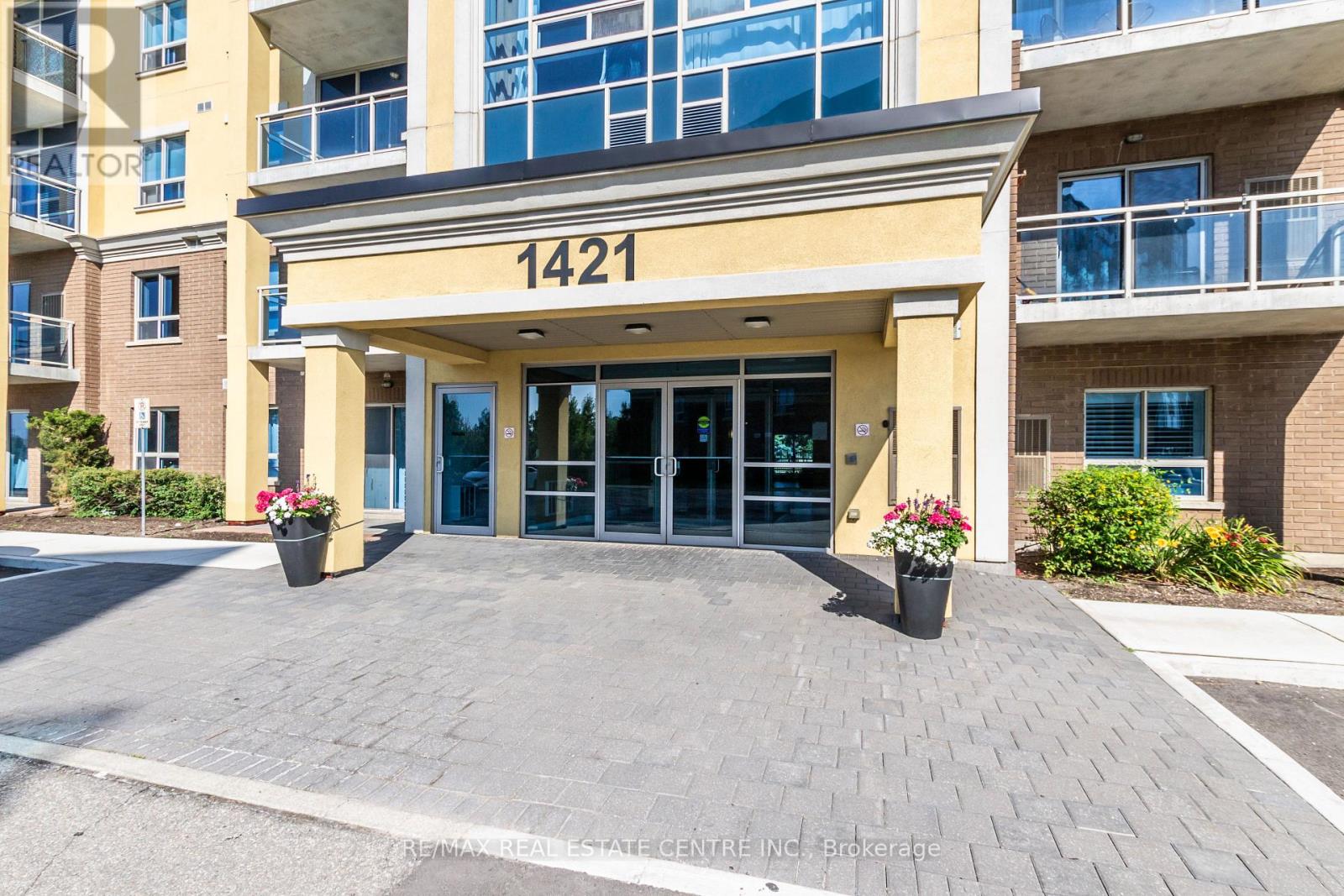 404 - 1421 Costigan Road, Milton, Ontario  L9T 2N4 - Photo 4 - W12312258