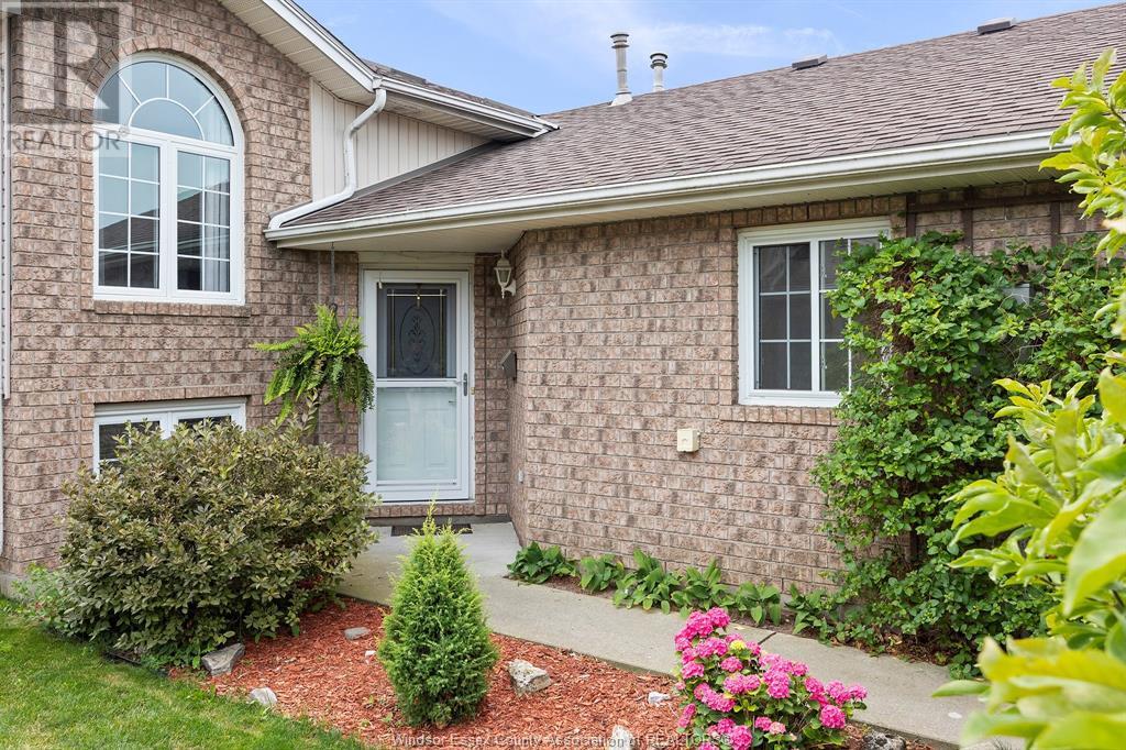 Property at 184 BENNIE AVENUE image 2