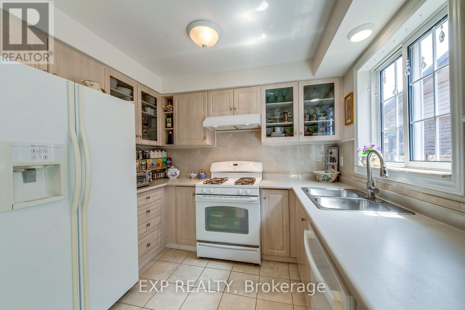 6330 Lorca Crescent, Mississauga, Ontario  L5N 2J4 - Photo 14 - W12234453