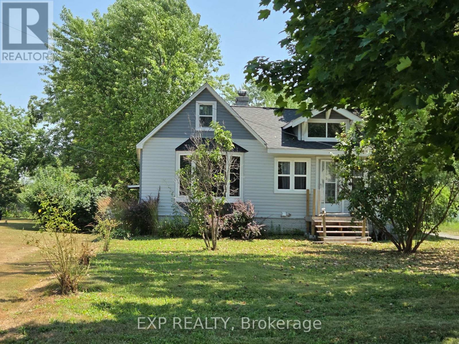 330 Helena Street, Fort Erie, Ontario  L2A 4J8 - Photo 1 - X12312344