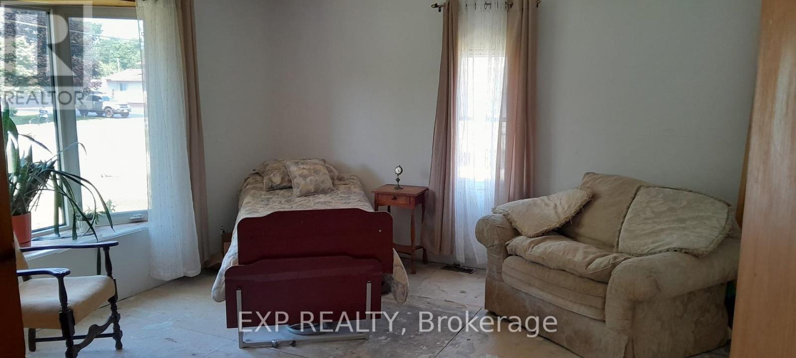 330 Helena Street, Fort Erie, Ontario  L2A 4J8 - Photo 11 - X12312344