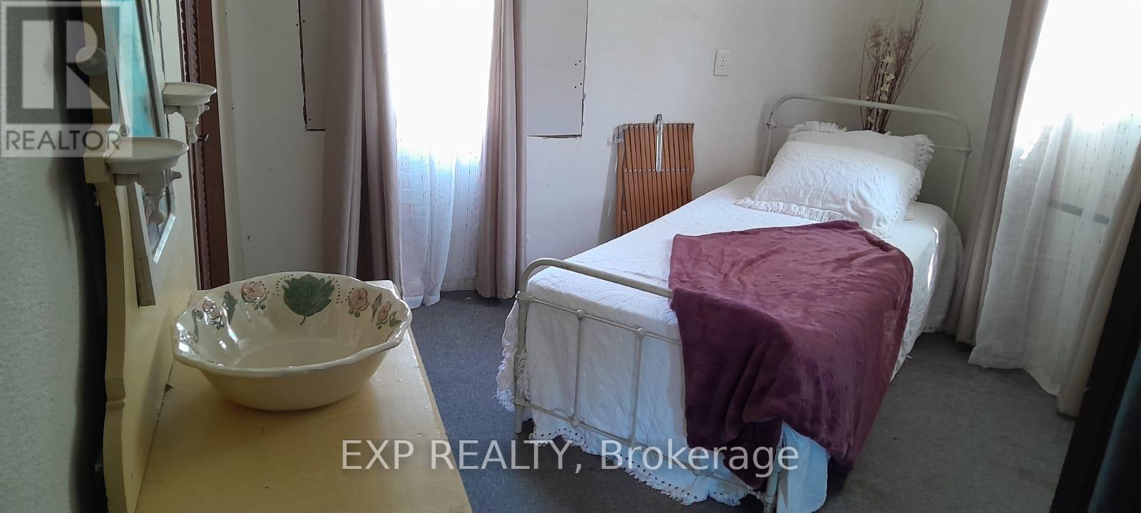 330 Helena Street, Fort Erie, Ontario  L2A 4J8 - Photo 12 - X12312344