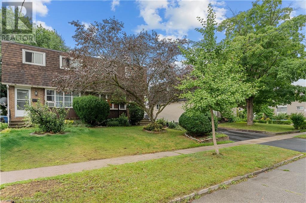 Property at 19 PLYMOUTH Court image 4
