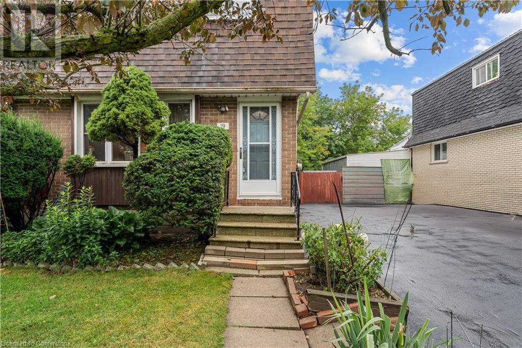 Property at 19 PLYMOUTH Court image 5