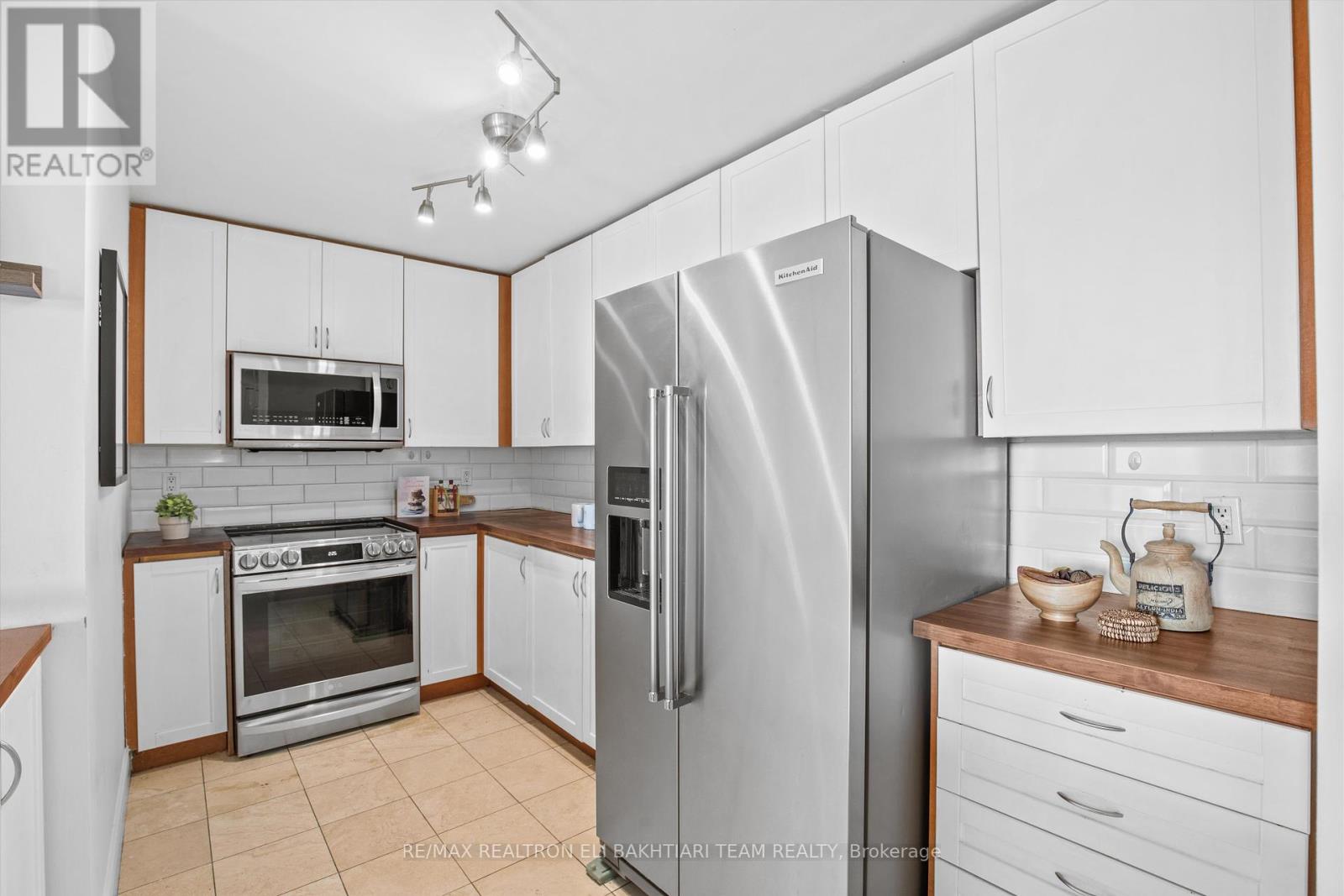 618 - 11 William Carson Crescent, Toronto, Ontario  M2P 2G1 - Photo 5 - C12312332