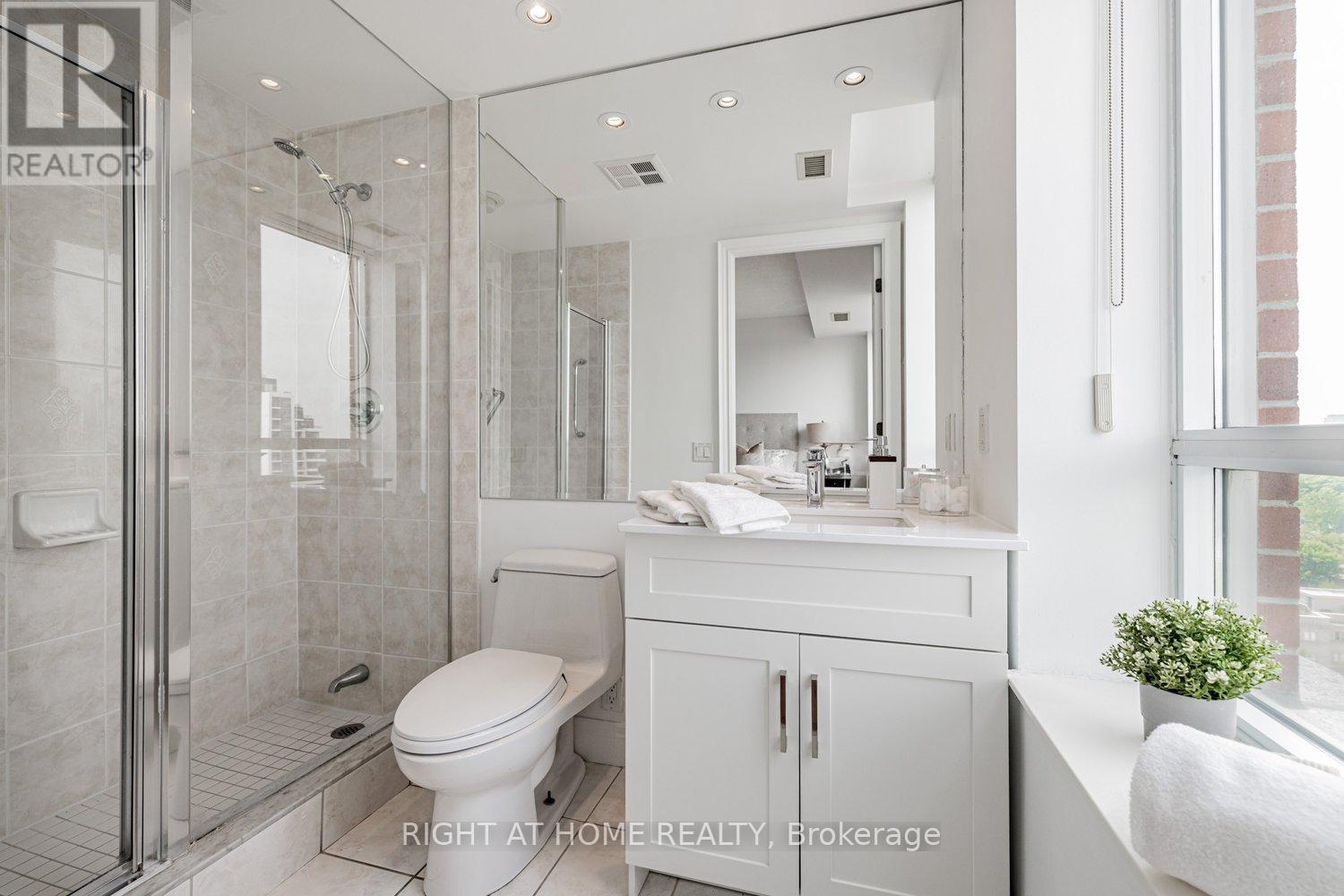 Rg1 - 1 Clairtrell Road, Toronto, Ontario  M2N 7H6 - Photo 13 - C12312362