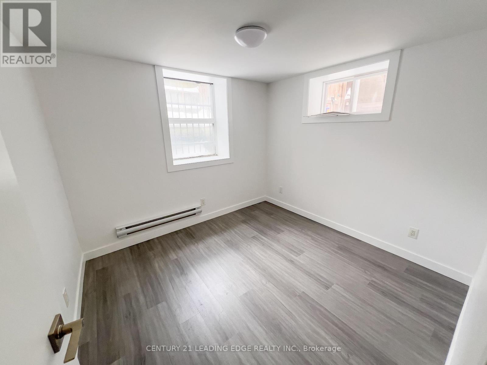 Lower - 1a Leonard Avenue, Toronto, Ontario  M5T 2P8 - Photo 12 - C12298241