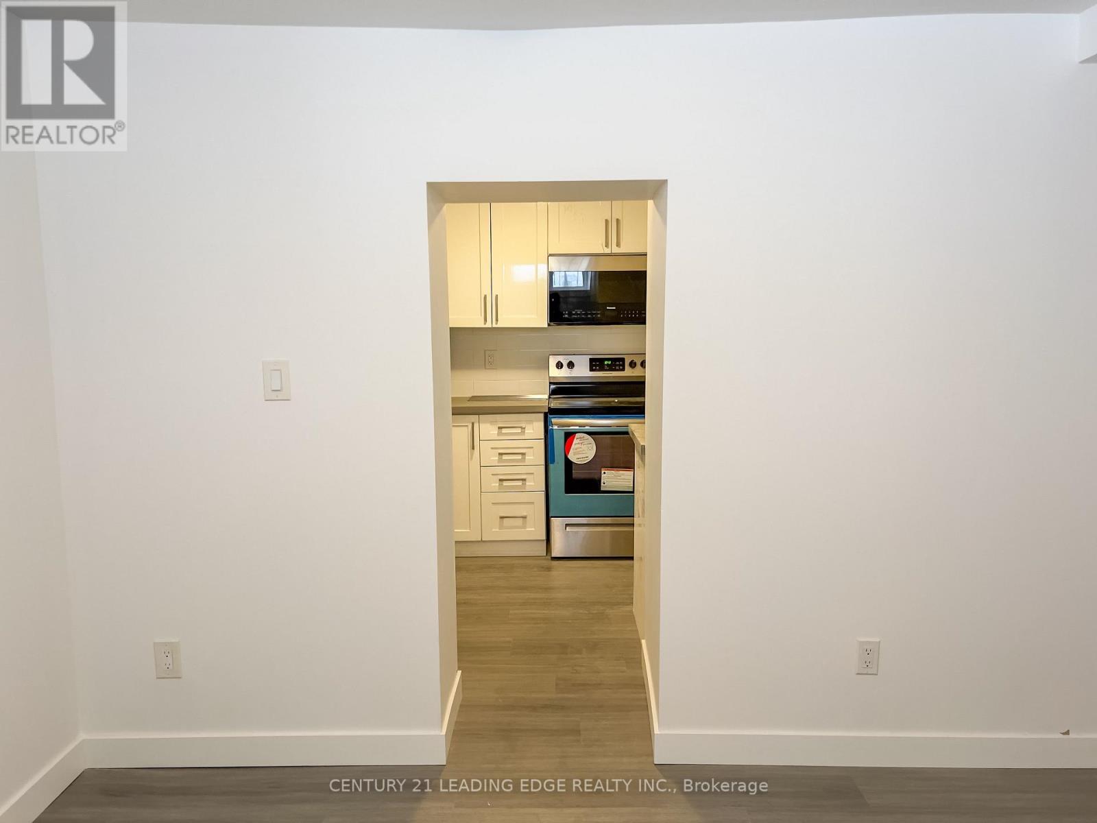 Lower - 1a Leonard Avenue, Toronto, Ontario  M5T 2P8 - Photo 9 - C12298241