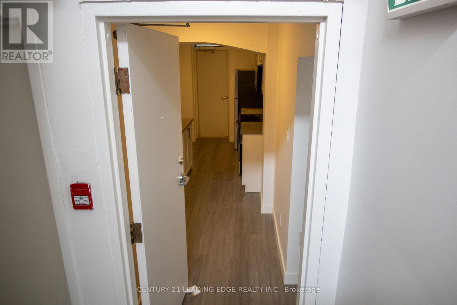 Lower - 1a Leonard Avenue, Toronto, Ontario  M5T 2P8 - Photo 4 - C12298241