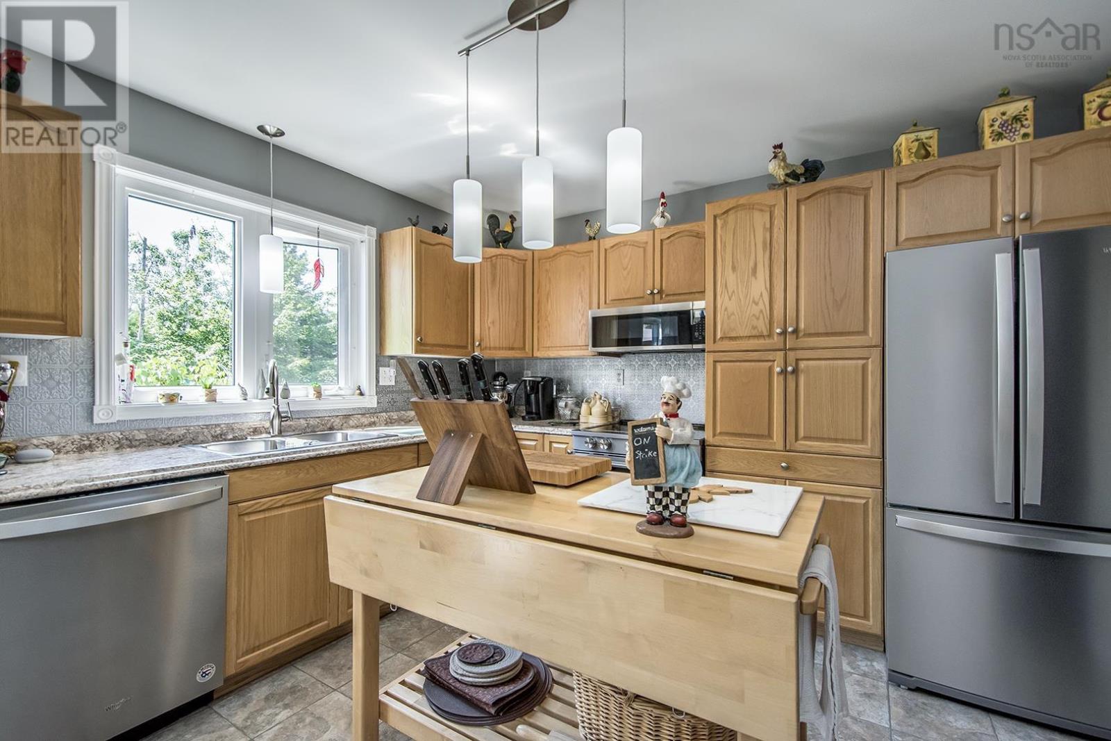 Property at 846 Murray Drive image 4
