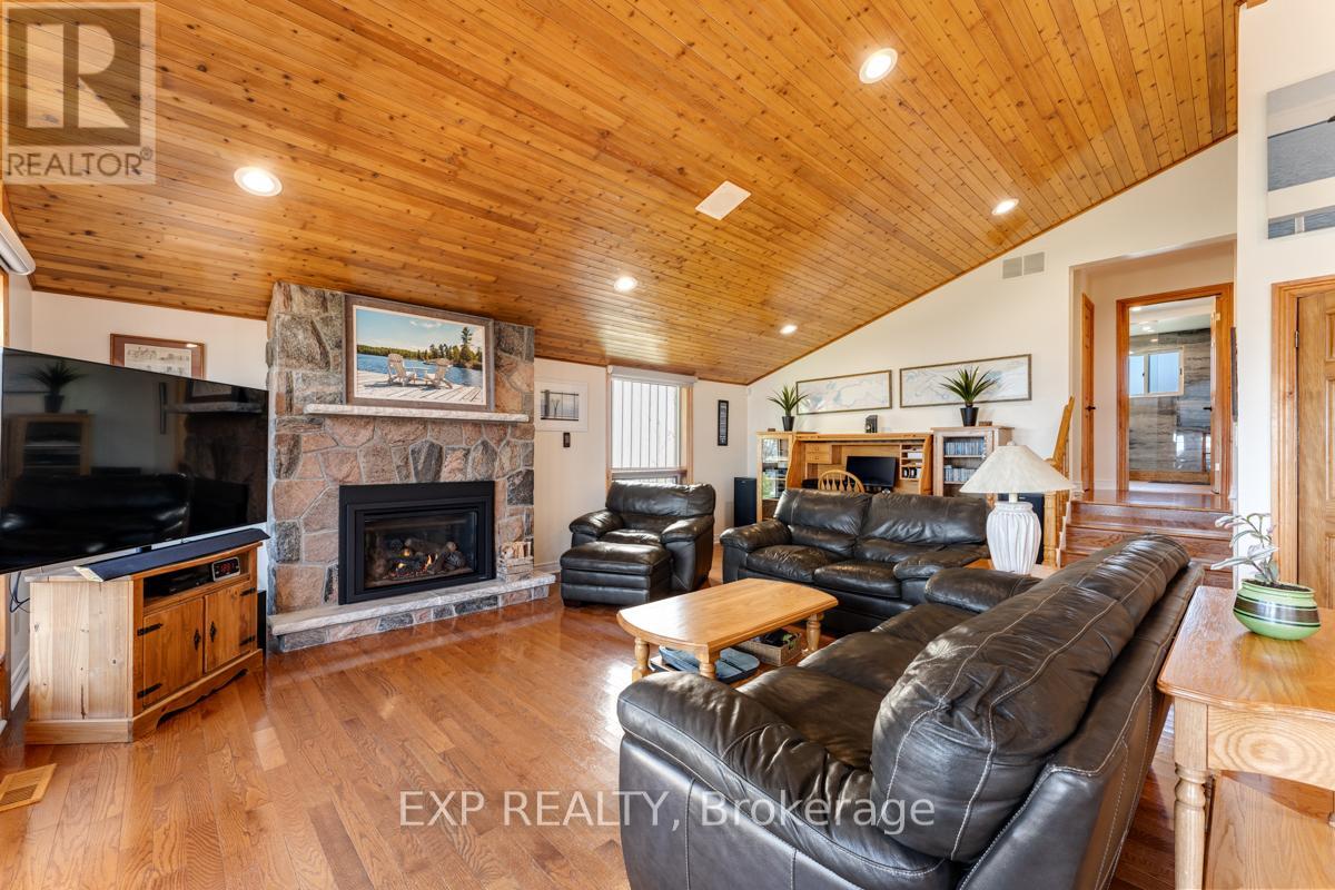 229 Lake Drive N, Georgina, Ontario  L4P 3C8 - Photo 10 - N12312314
