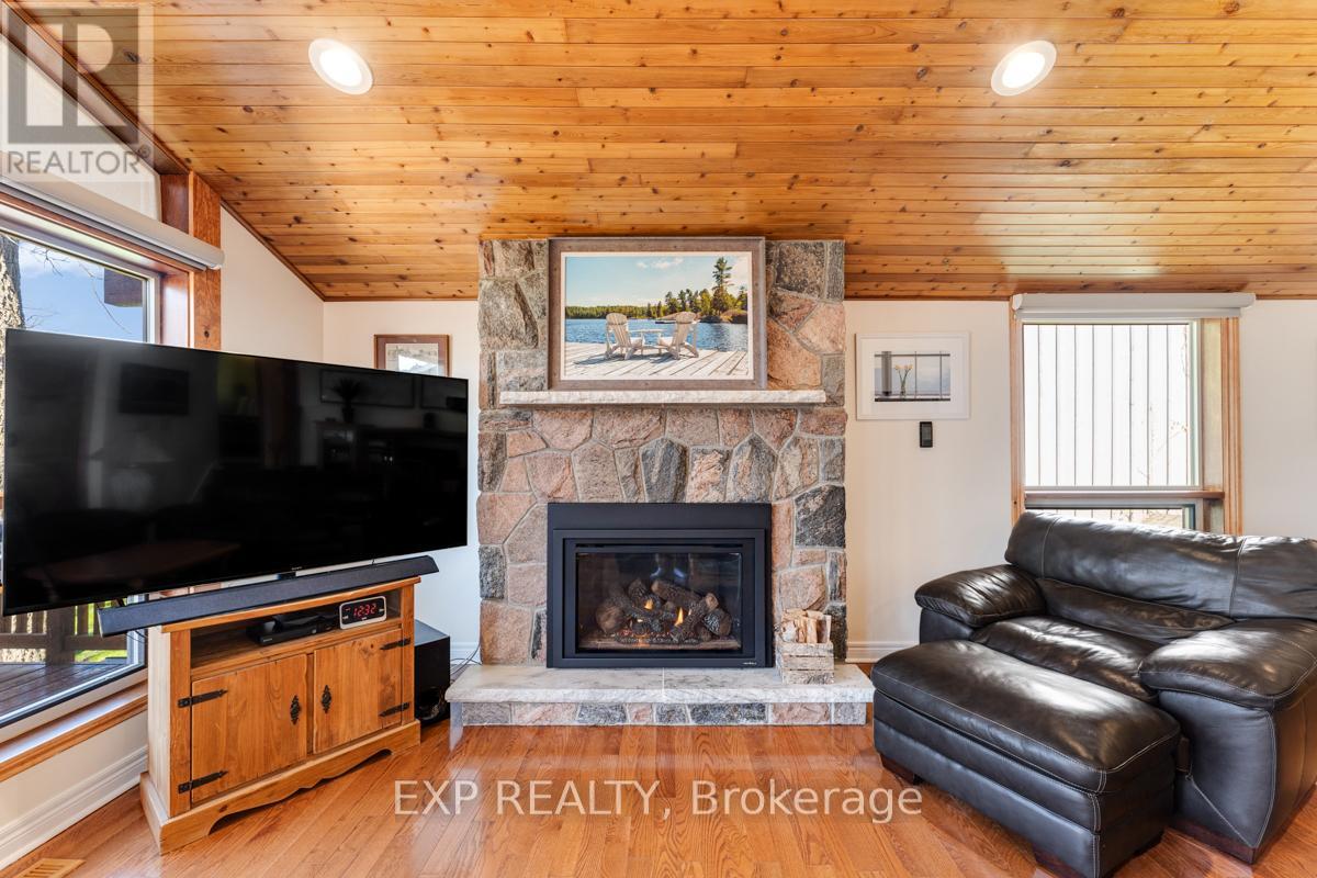 229 Lake Drive N, Georgina, Ontario  L4P 3C8 - Photo 11 - N12312314