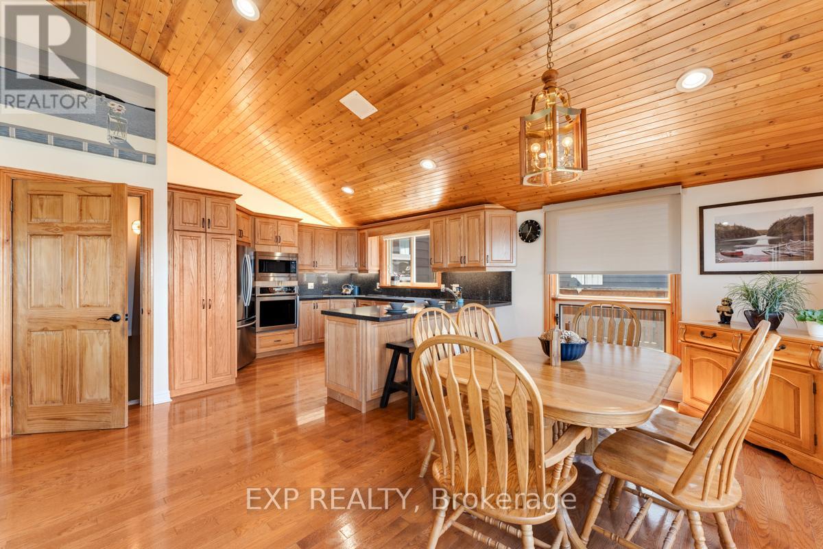 229 Lake Drive N, Georgina, Ontario  L4P 3C8 - Photo 13 - N12312314