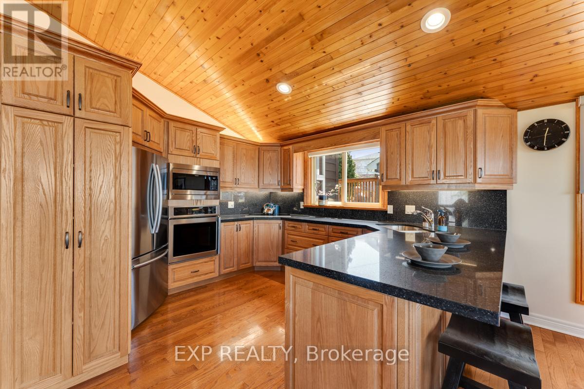 229 Lake Drive N, Georgina, Ontario  L4P 3C8 - Photo 14 - N12312314