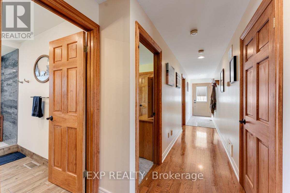 229 Lake Drive N, Georgina, Ontario  L4P 3C8 - Photo 17 - N12312314