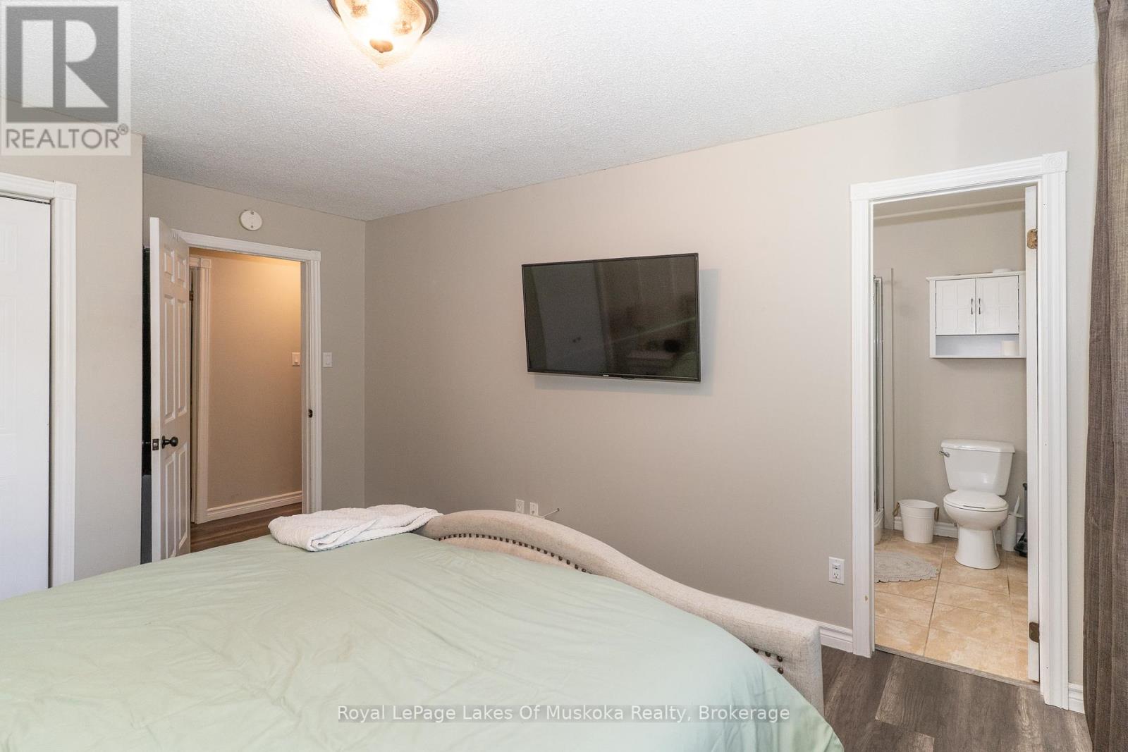 220 Alexander Street, Gravenhurst, Ontario  P1P 1A6 - Photo 20 - X12276481