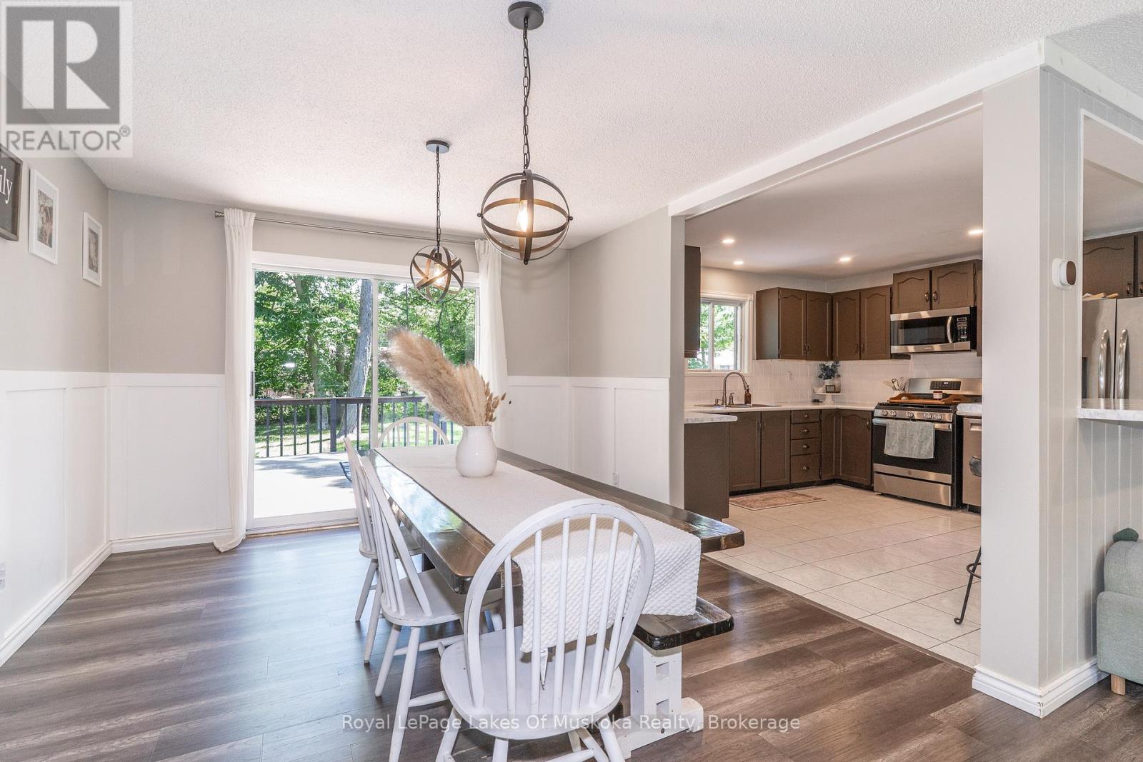 220 Alexander Street, Gravenhurst, Ontario  P1P 1A6 - Photo 8 - X12276481