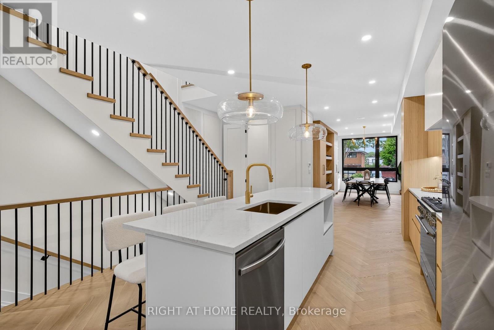15a Rosemeade Avenue, Toronto, Ontario  M8Y 3A2 - Photo 19 - W12312304