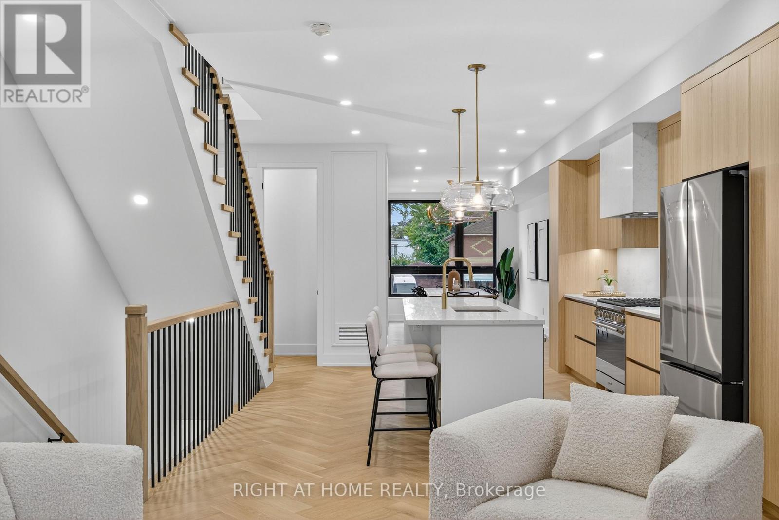 15a Rosemeade Avenue, Toronto, Ontario  M8Y 3A2 - Photo 25 - W12312304