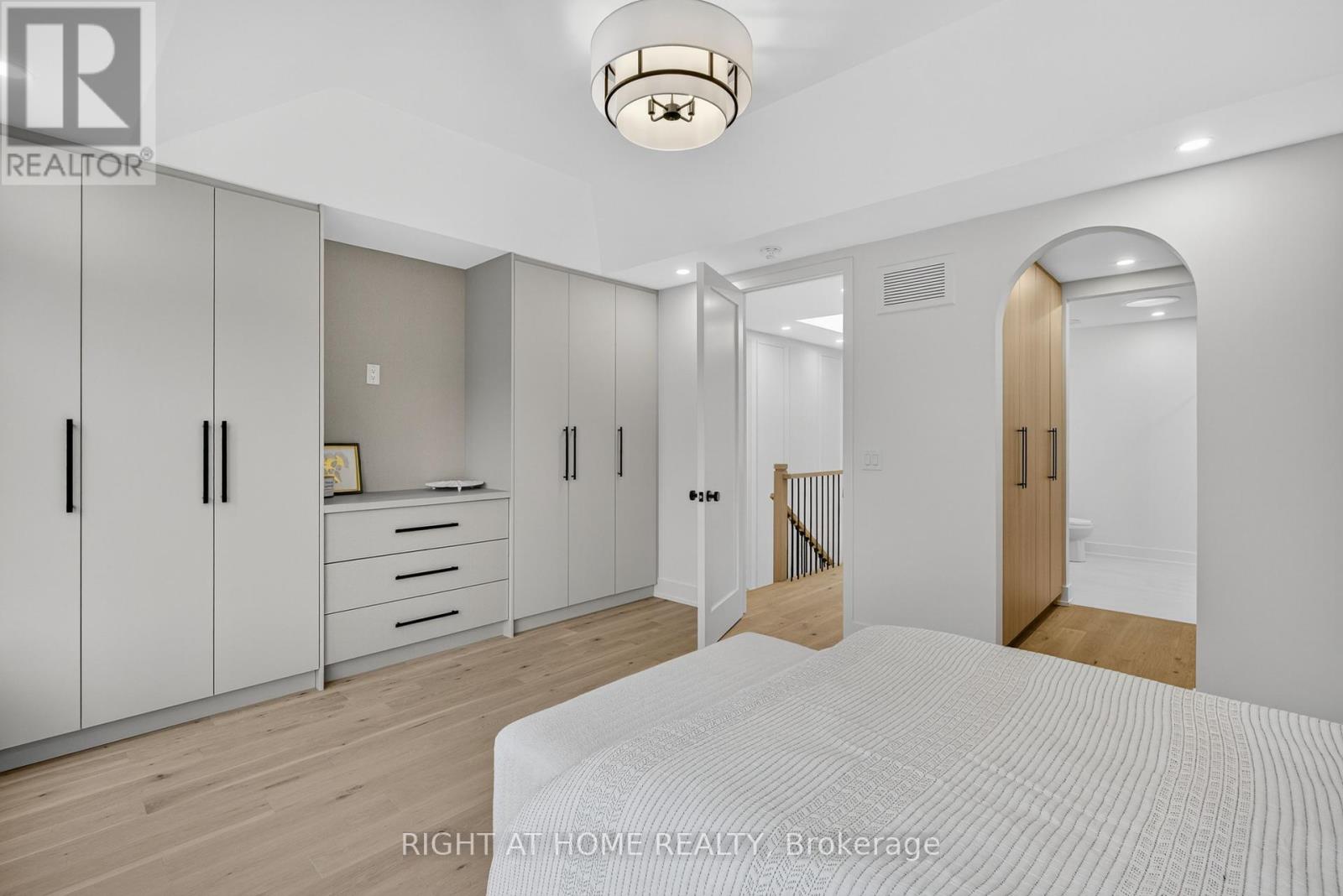 15a Rosemeade Avenue, Toronto, Ontario  M8Y 3A2 - Photo 31 - W12312304