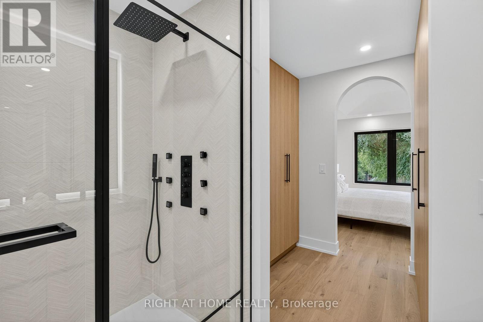 15a Rosemeade Avenue, Toronto, Ontario  M8Y 3A2 - Photo 33 - W12312304