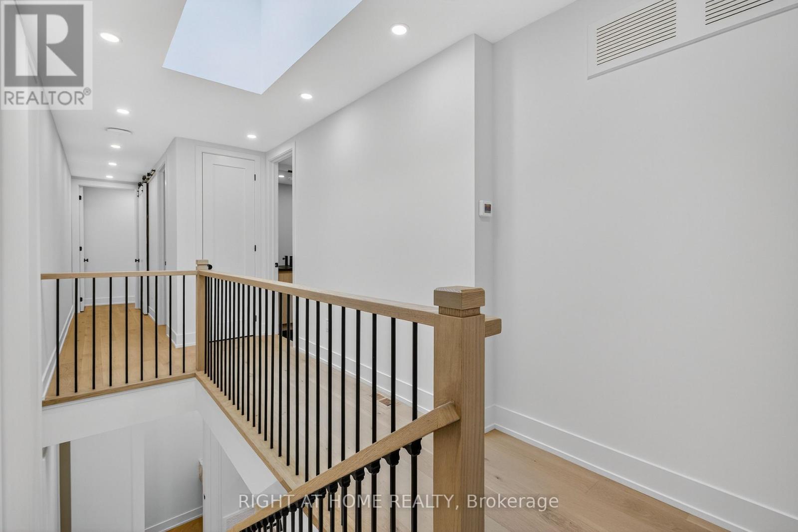 15a Rosemeade Avenue, Toronto, Ontario  M8Y 3A2 - Photo 35 - W12312304