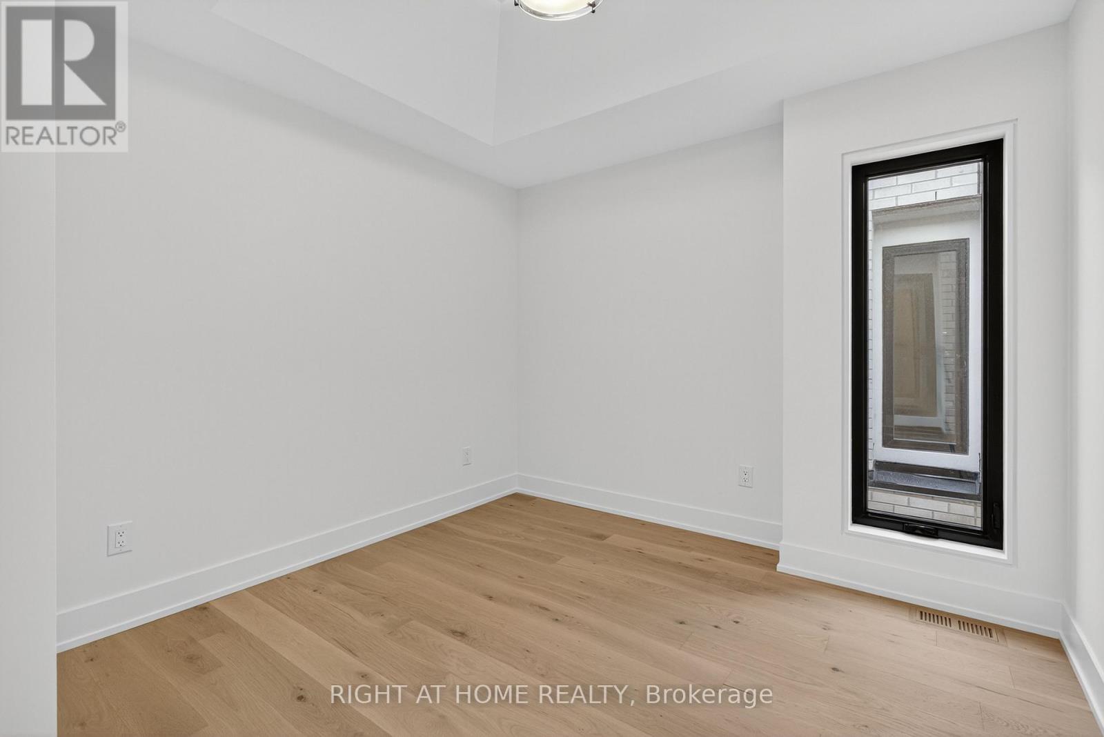 15a Rosemeade Avenue, Toronto, Ontario  M8Y 3A2 - Photo 37 - W12312304