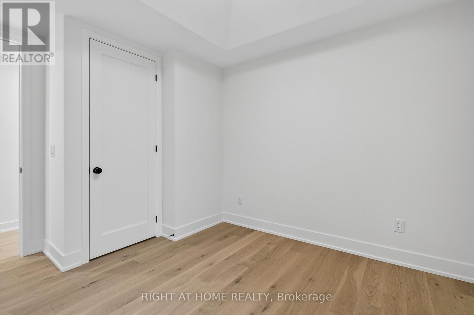 15a Rosemeade Avenue, Toronto, Ontario  M8Y 3A2 - Photo 38 - W12312304