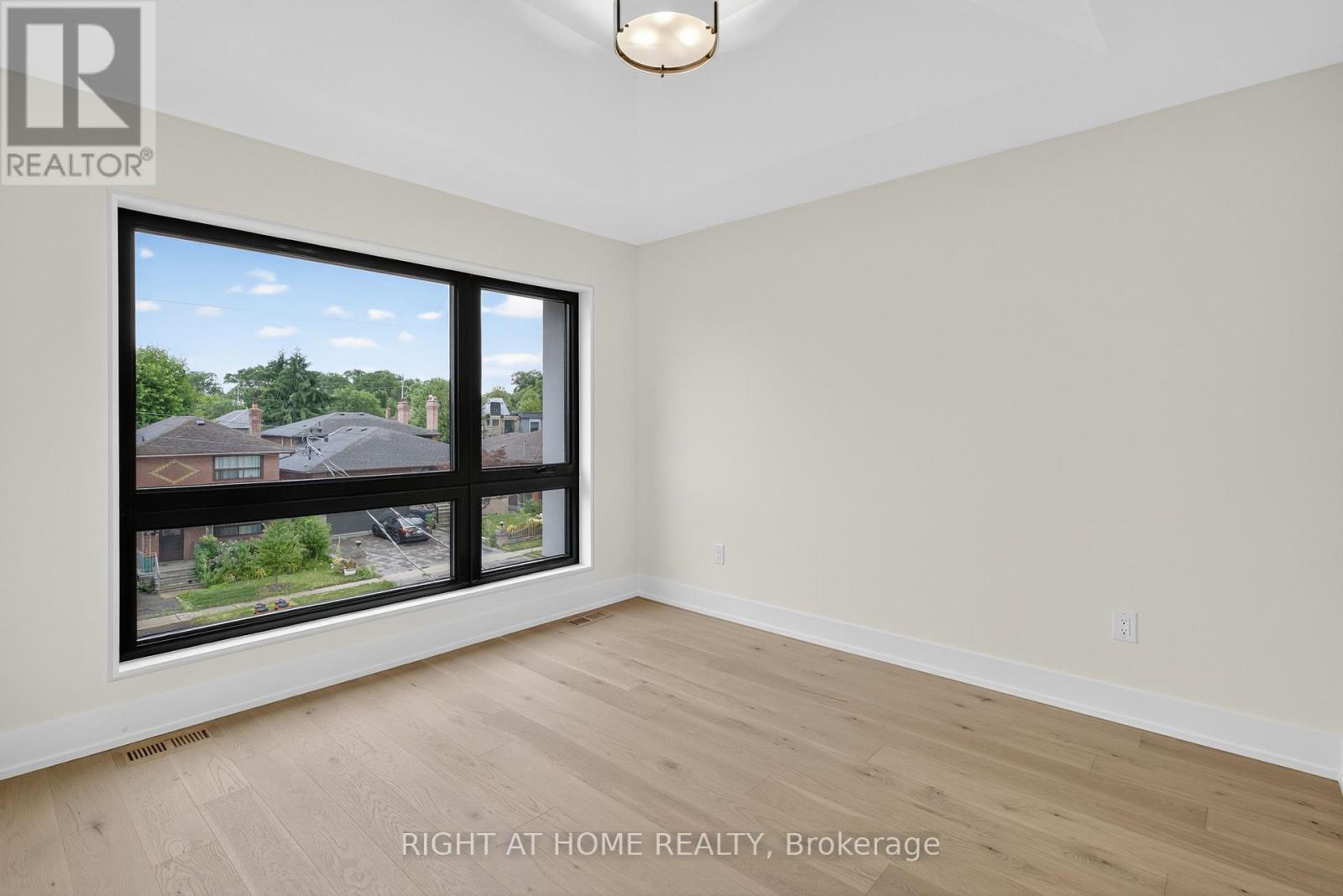 15a Rosemeade Avenue, Toronto, Ontario  M8Y 3A2 - Photo 39 - W12312304