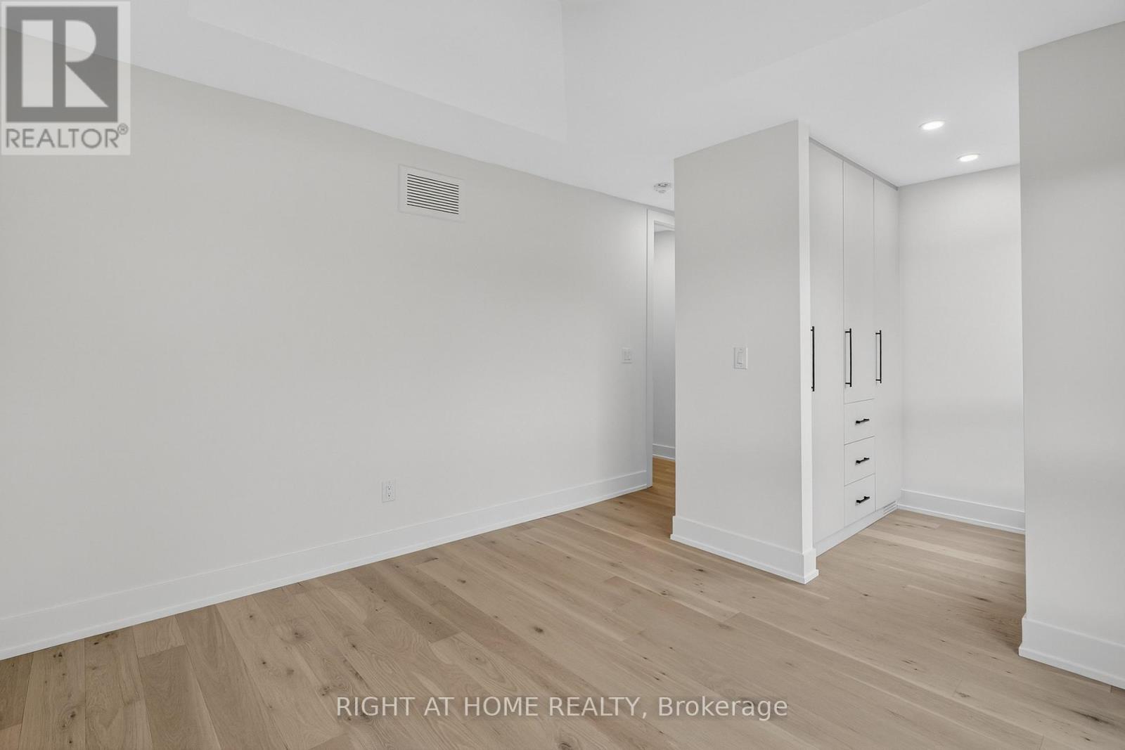 15a Rosemeade Avenue, Toronto, Ontario  M8Y 3A2 - Photo 41 - W12312304