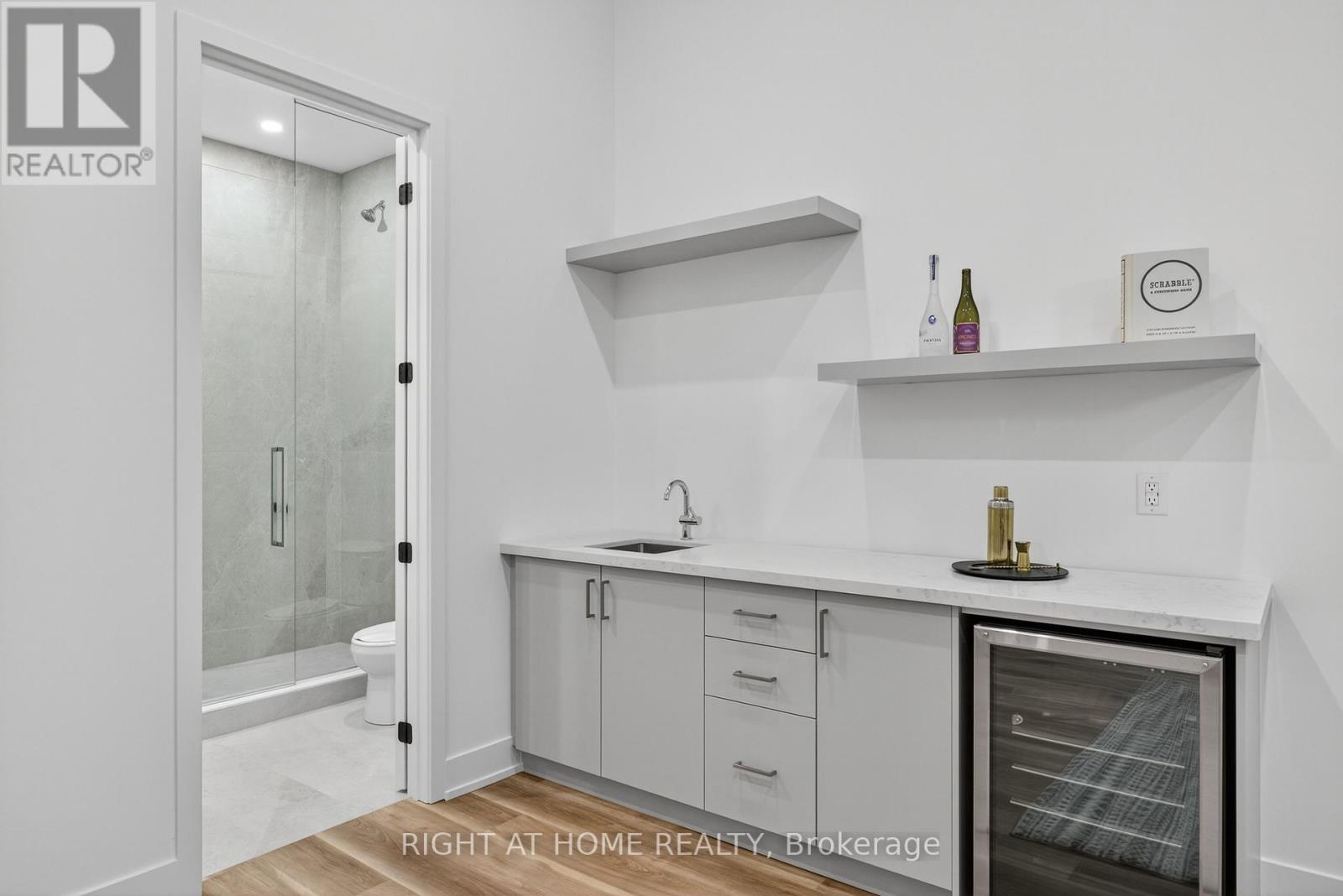 15a Rosemeade Avenue, Toronto, Ontario  M8Y 3A2 - Photo 47 - W12312304