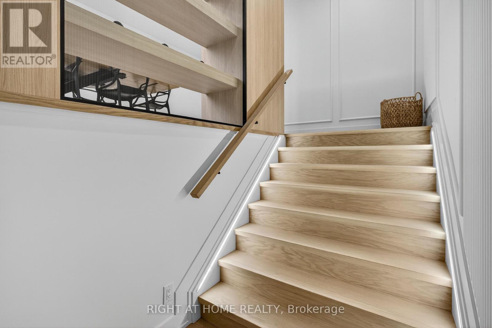 15a Rosemeade Avenue, Toronto, Ontario  M8Y 3A2 - Photo 9 - W12312304