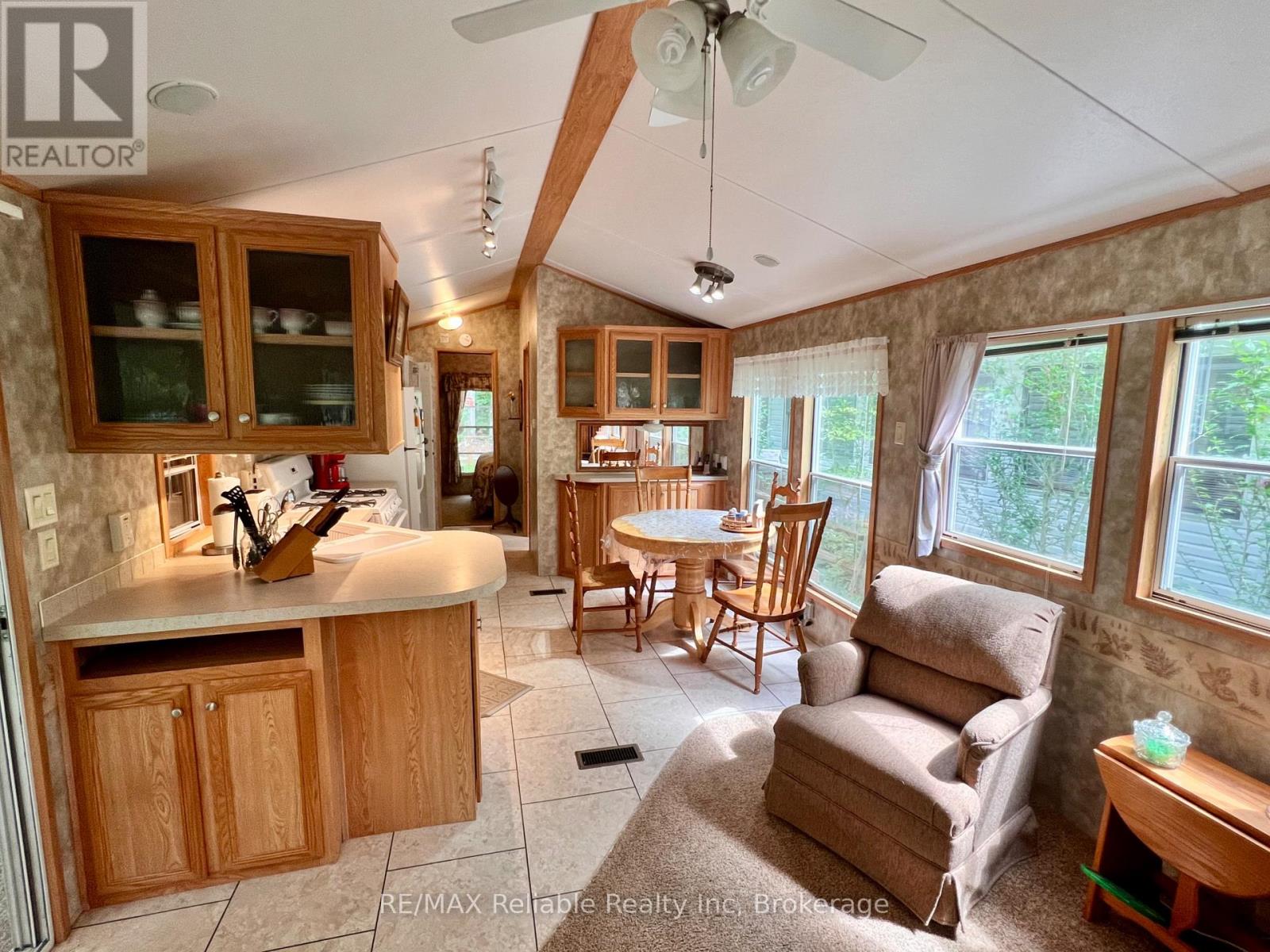112 - 33999 Pridham Road, Bluewater, Ontario  N0M 1G0 - Photo 16 - X12312368