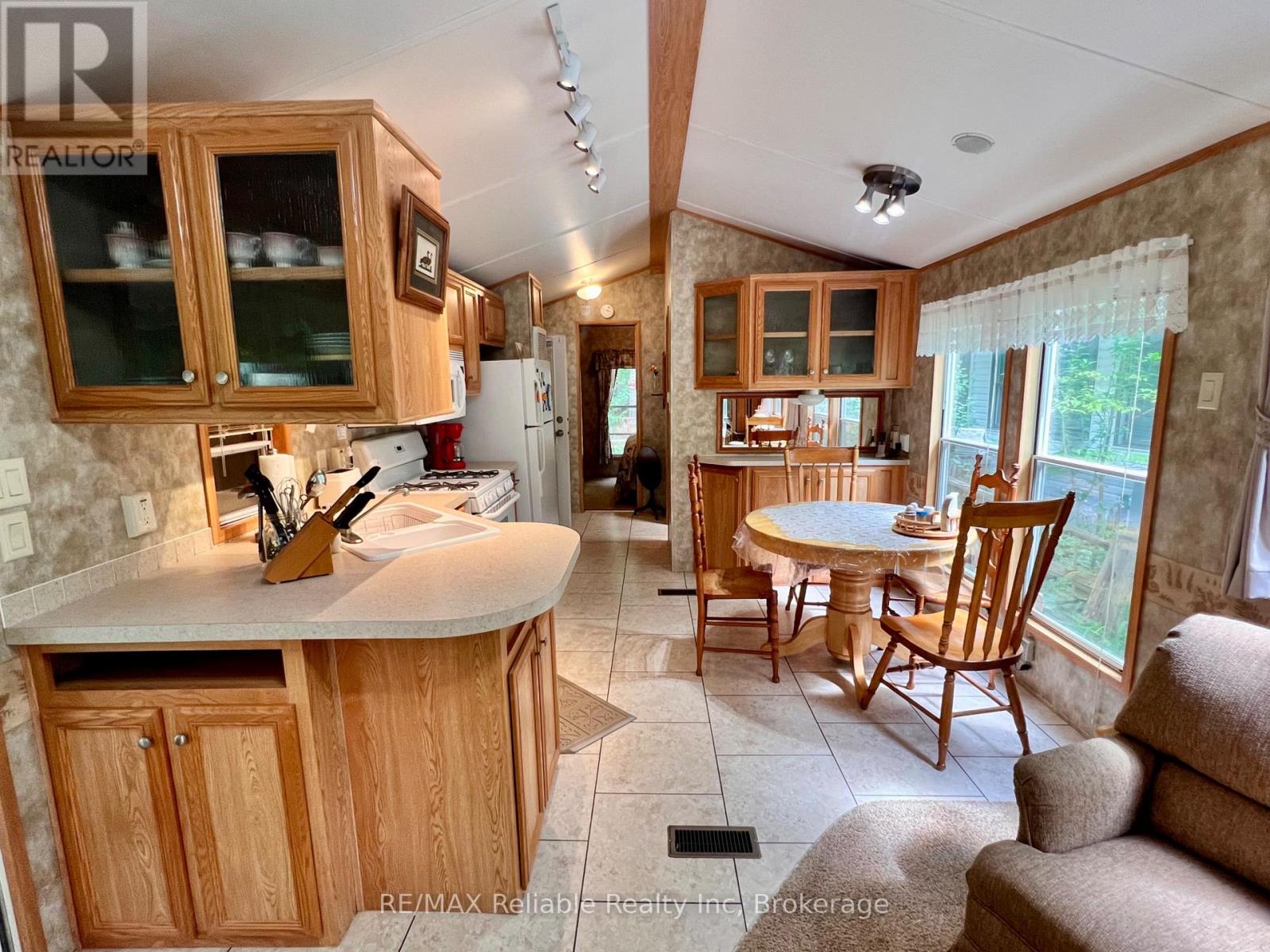 112 - 33999 Pridham Road, Bluewater, Ontario  N0M 1G0 - Photo 21 - X12312368