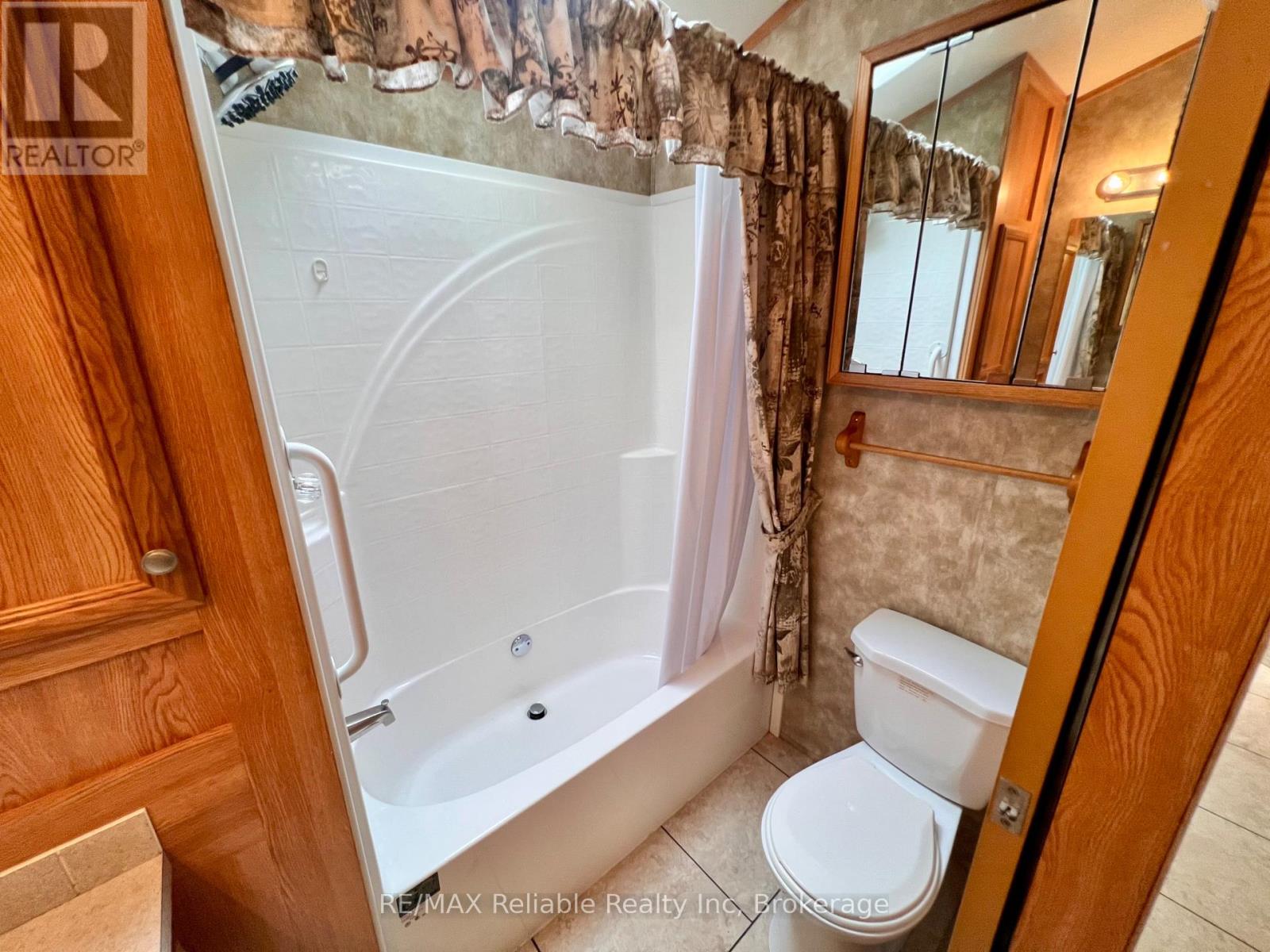 112 - 33999 Pridham Road, Bluewater, Ontario  N0M 1G0 - Photo 30 - X12312368