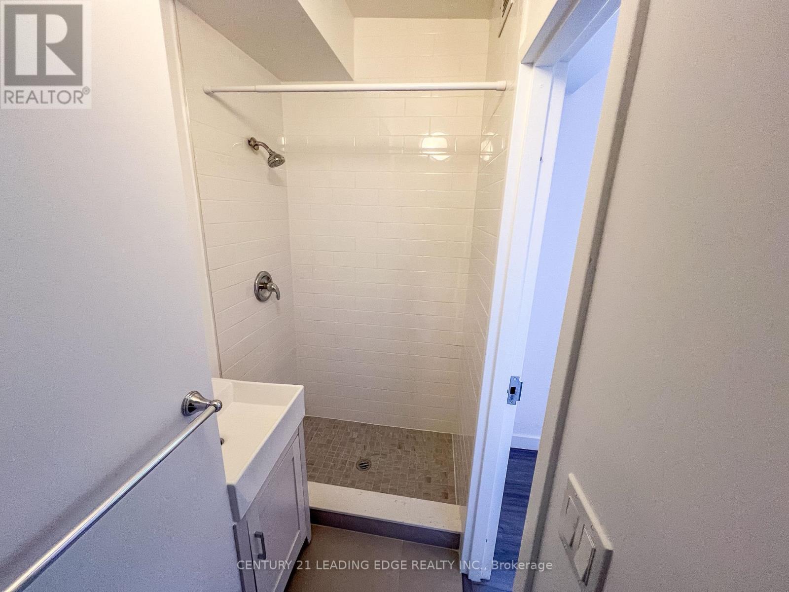 1 - 1a Leonard Avenue, Toronto, Ontario  M5T 2P8 - Photo 10 - C12298237