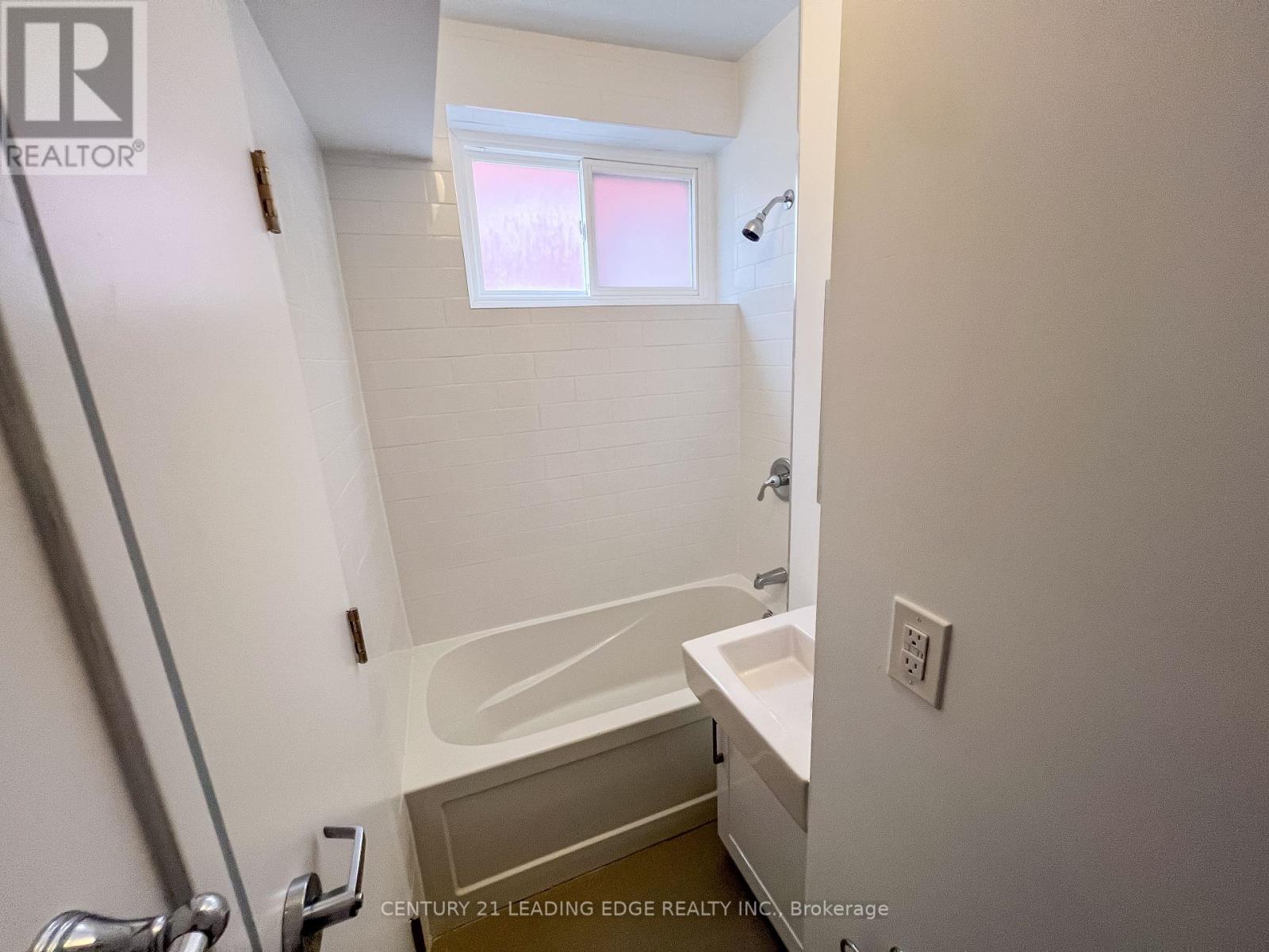 1 - 1a Leonard Avenue, Toronto, Ontario  M5T 2P8 - Photo 22 - C12298237