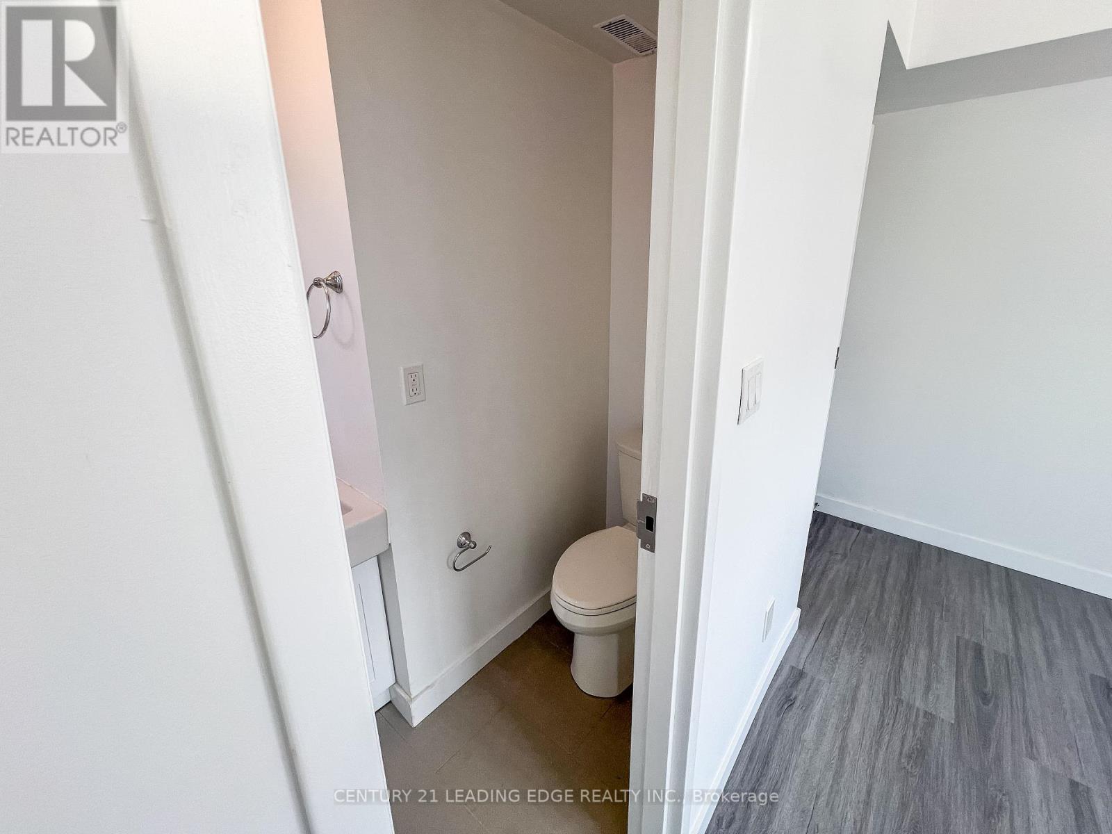 1 - 1a Leonard Avenue, Toronto, Ontario  M5T 2P8 - Photo 7 - C12298237