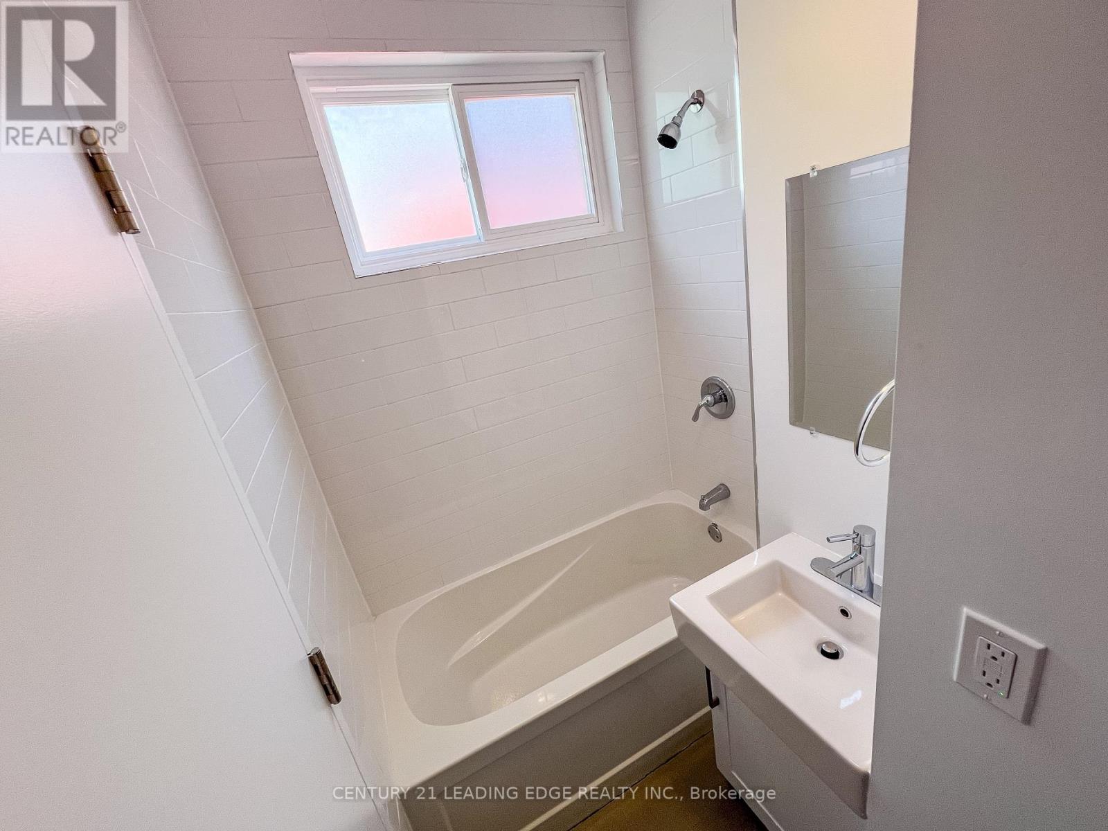 1 - 1a Leonard Avenue, Toronto, Ontario  M5T 2P8 - Photo 6 - C12298237