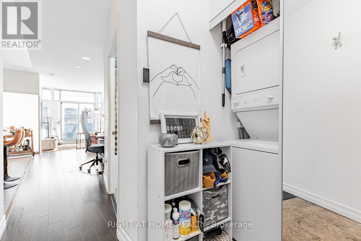 3206 - 223 Webb Drive, Mississauga, Ontario  L5B 0E8 - Photo 4 - W12297005