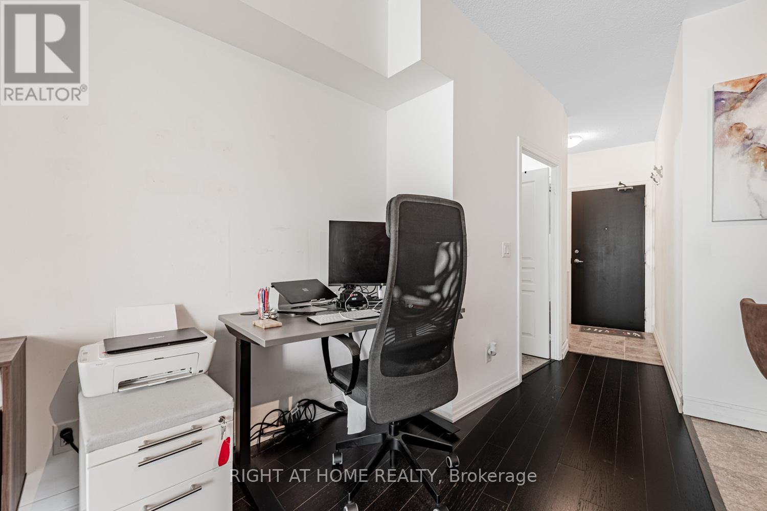 3206 - 223 Webb Drive, Mississauga, Ontario  L5B 0E8 - Photo 11 - W12297005