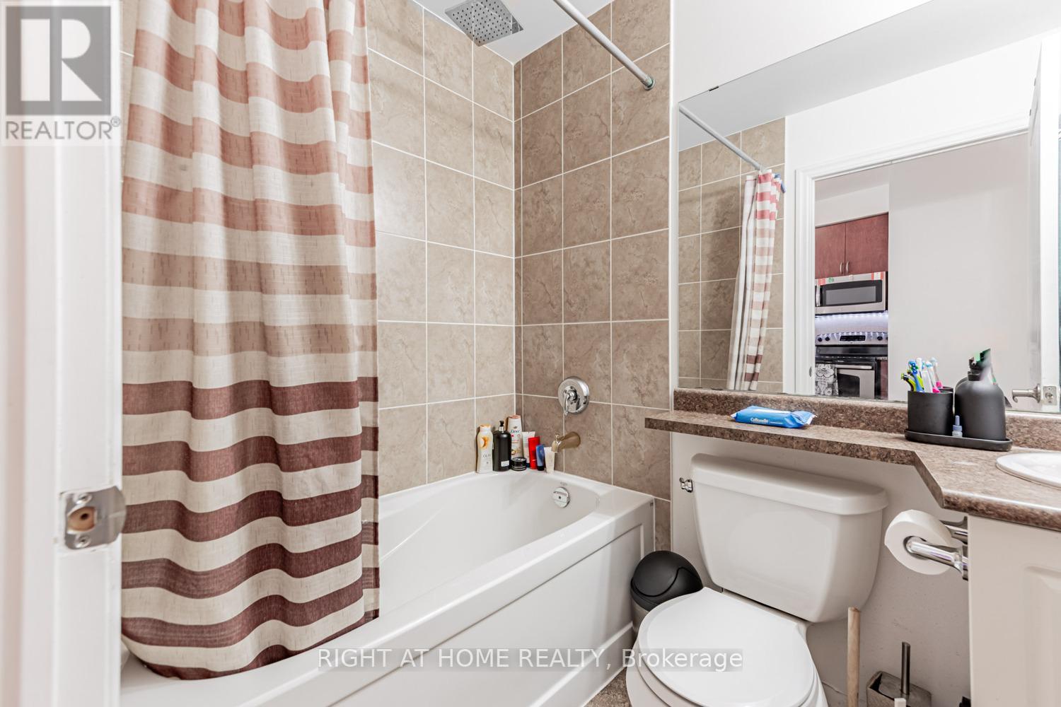 3206 - 223 Webb Drive, Mississauga, Ontario  L5B 0E8 - Photo 19 - W12297005