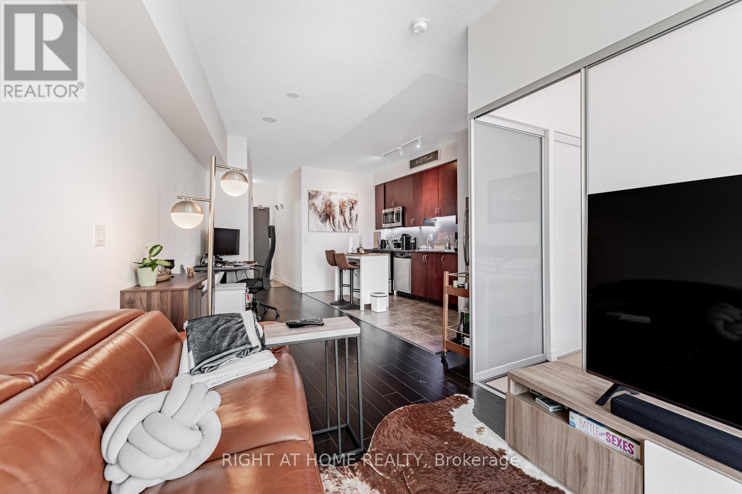 3206 - 223 Webb Drive, Mississauga, Ontario  L5B 0E8 - Photo 17 - W12297005