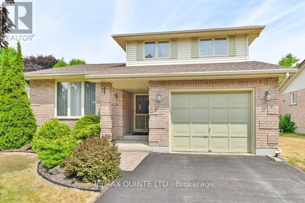 Property at 69 PARKVIEW HEIGHTS image 1
