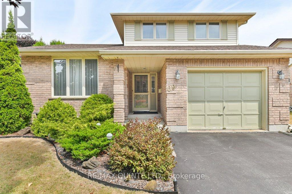 Property at 69 PARKVIEW HEIGHTS image 3